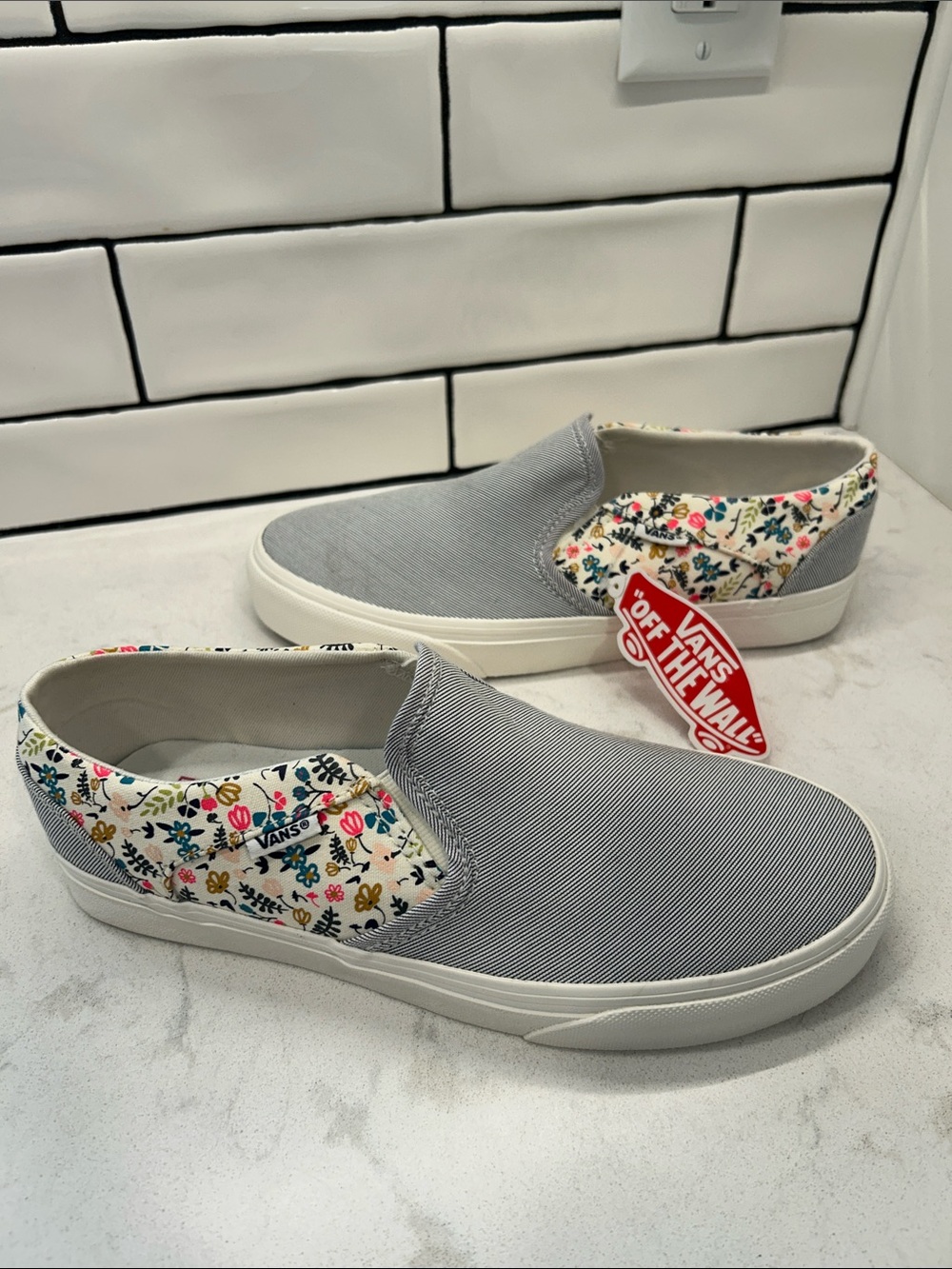 Vans Floral Striped Asher Slip On Women’s 8.5 NWT